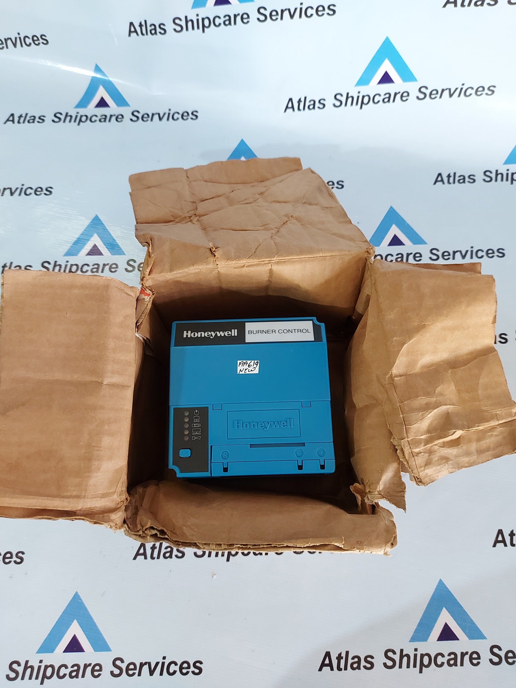 HONEYWELL EC7820 A 1026 BURNER CONTROL